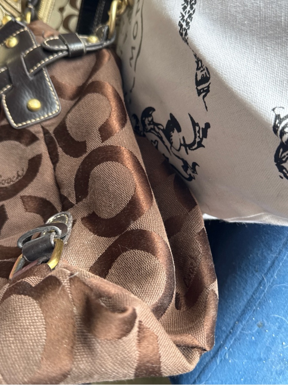 Coach Brown Signature Canvas Shoulder Bag with Gold Hardware - Picture 4 of 7